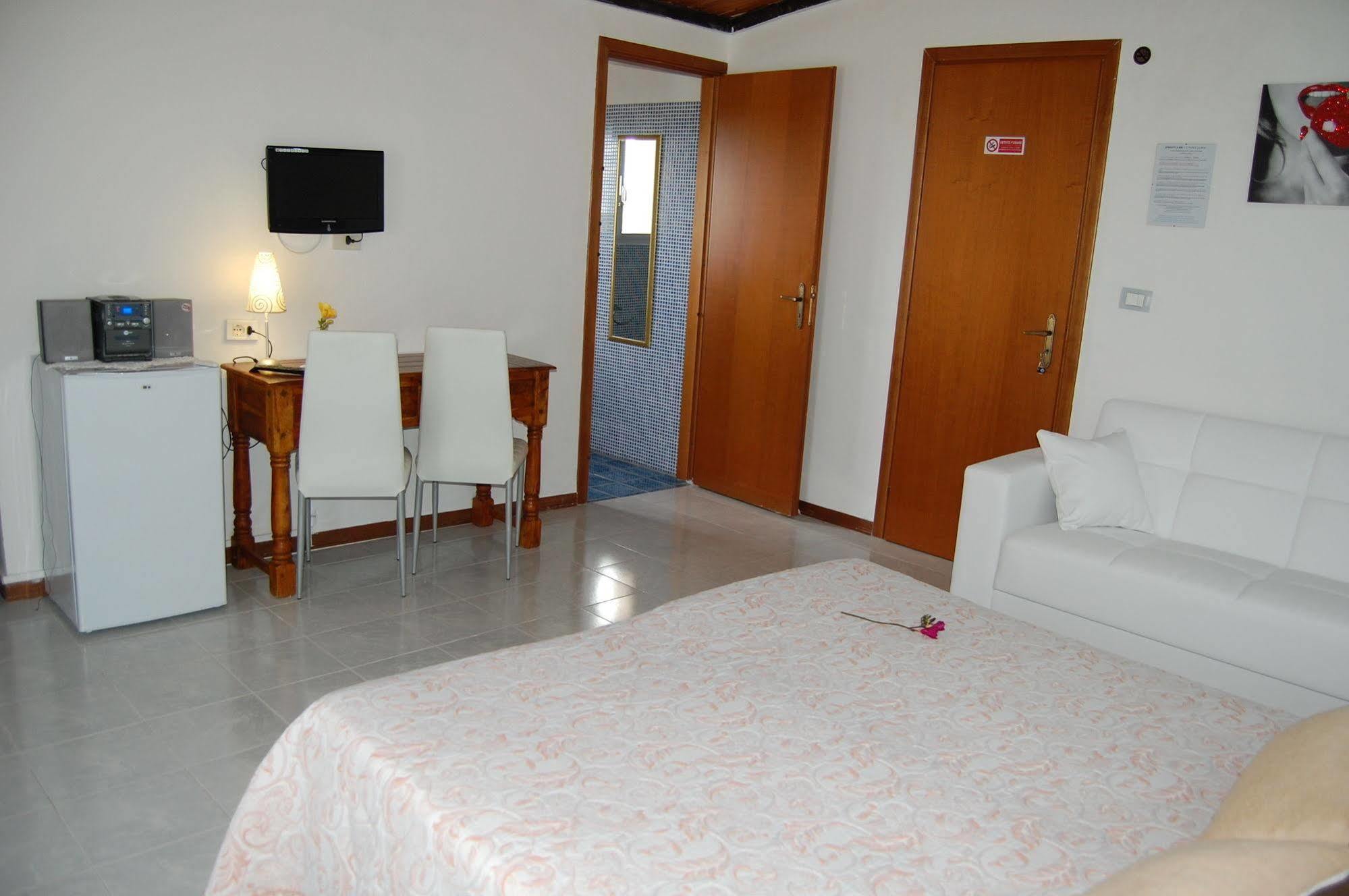 Bed and Breakfast Il Mirto E La Rosa Arenella  Exterior foto